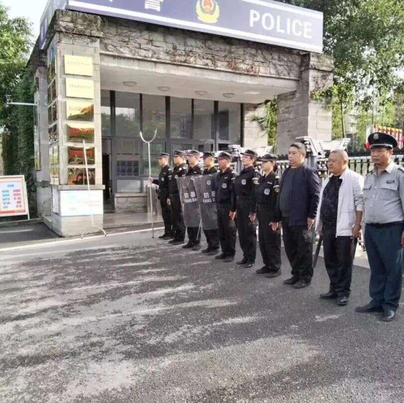 增强安全意识 共建平安校园——涪陵外国语学校开展校园反恐防暴演练